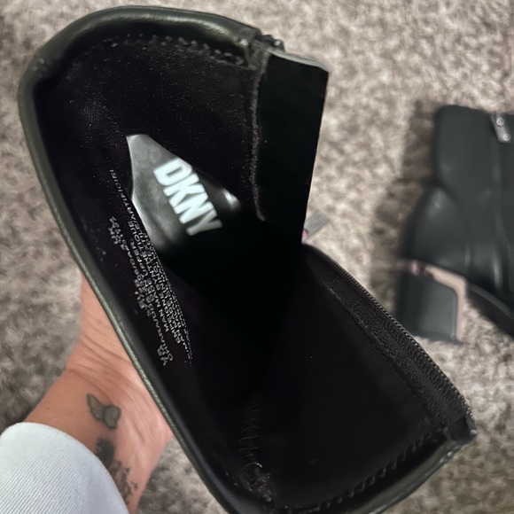 ⚡️DKNY • Black Block Heel Bootie • sz 7M - Picture 6 of 10